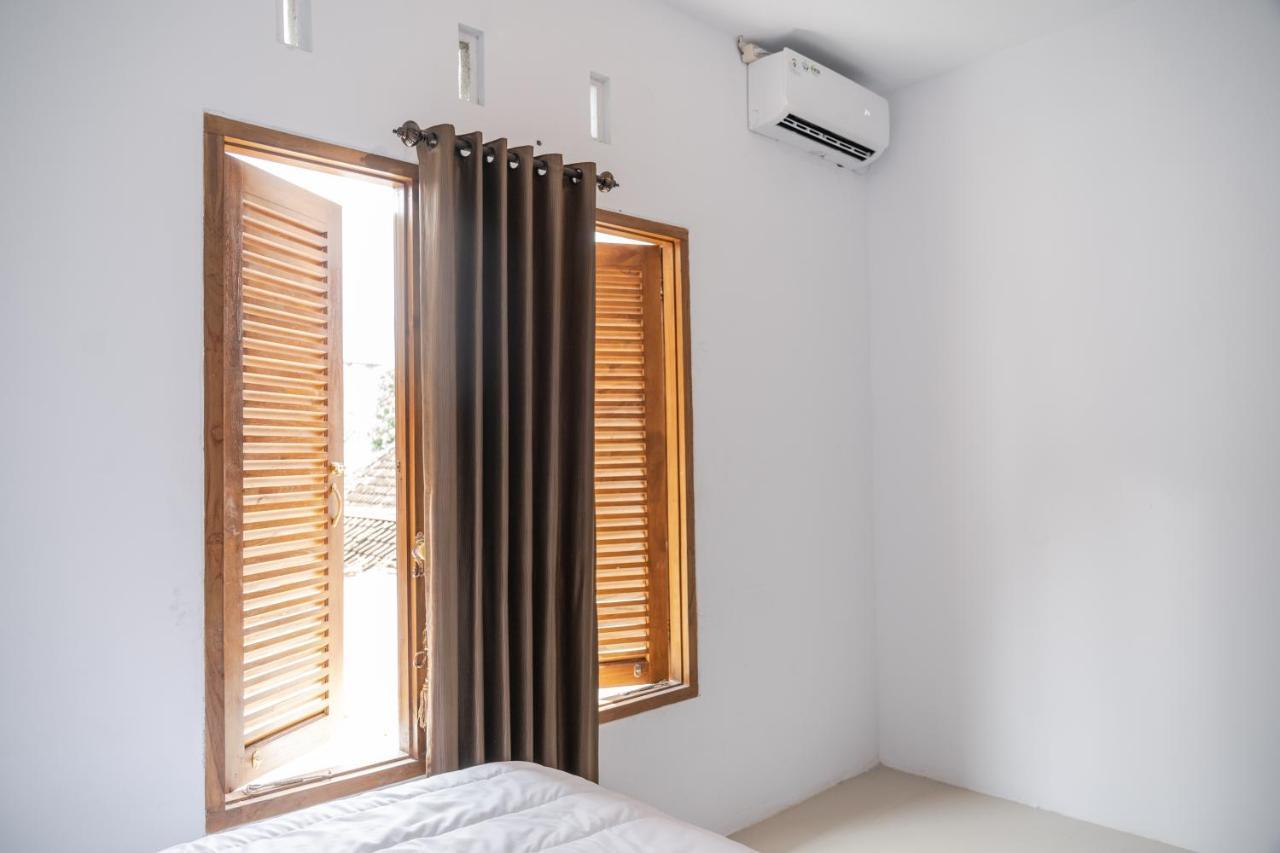 Azalia Homestay ジョグジャカルタ エクステリア 写真
