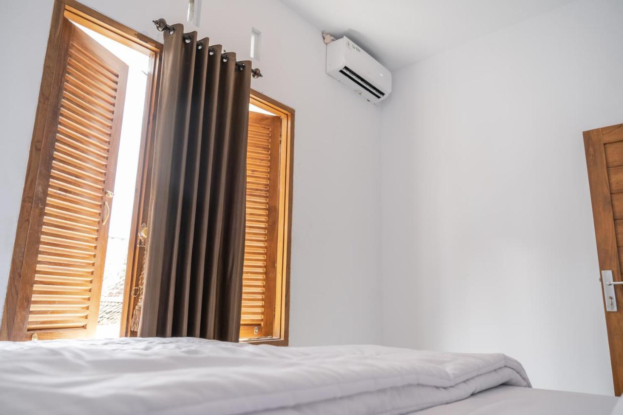 Azalia Homestay ジョグジャカルタ エクステリア 写真