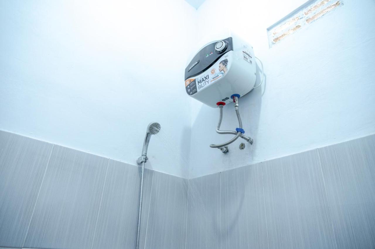 Azalia Homestay ジョグジャカルタ エクステリア 写真