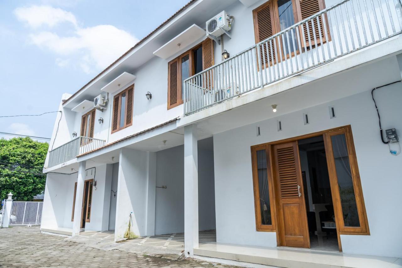 Azalia Homestay ジョグジャカルタ エクステリア 写真