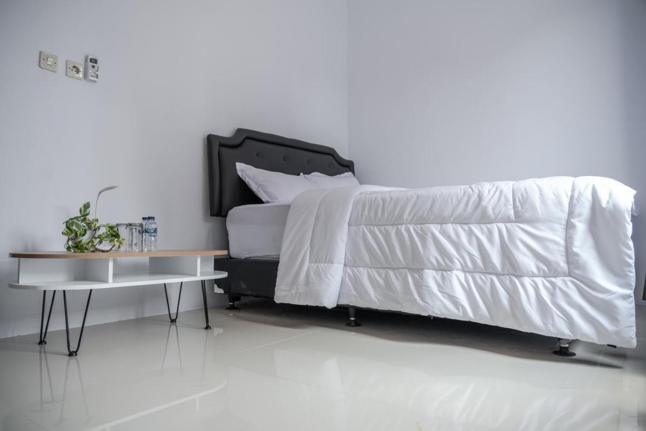 Azalia Homestay ジョグジャカルタ エクステリア 写真