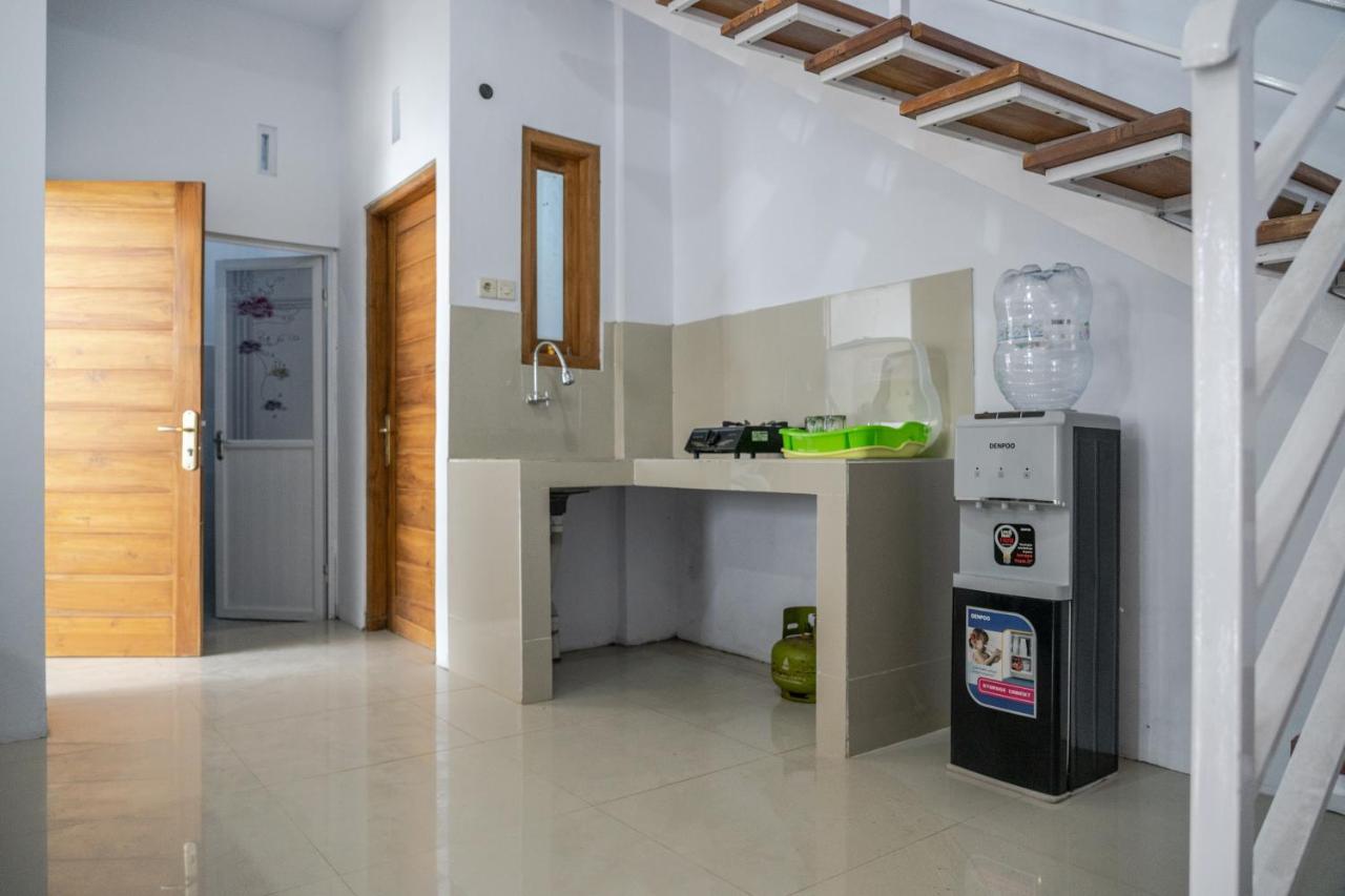 Azalia Homestay ジョグジャカルタ エクステリア 写真