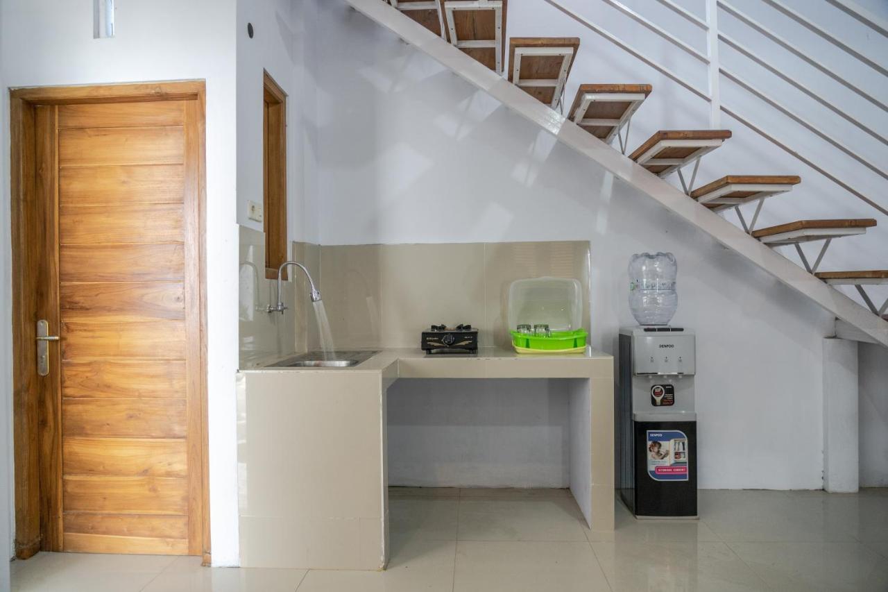 Azalia Homestay ジョグジャカルタ エクステリア 写真