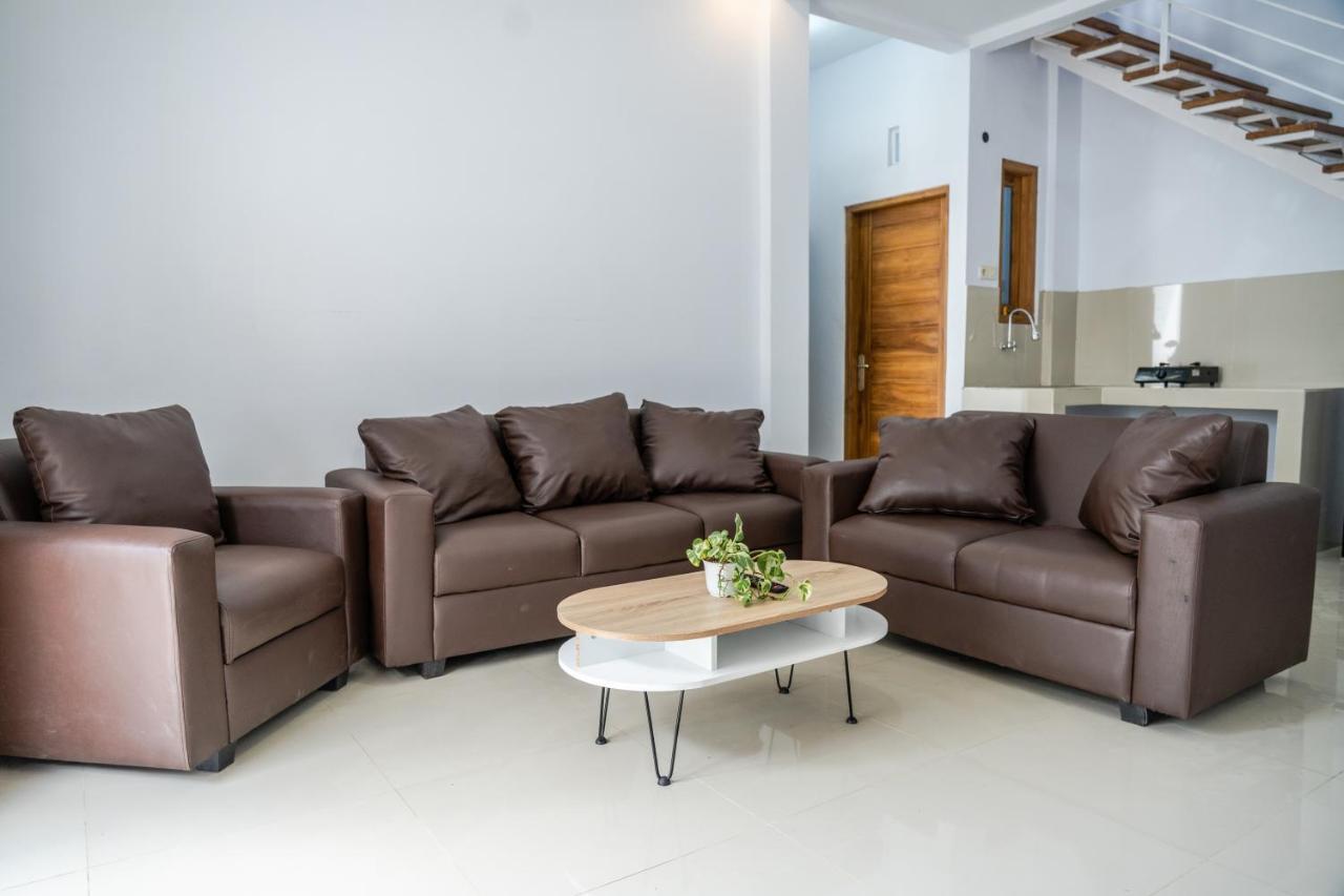 Azalia Homestay ジョグジャカルタ エクステリア 写真