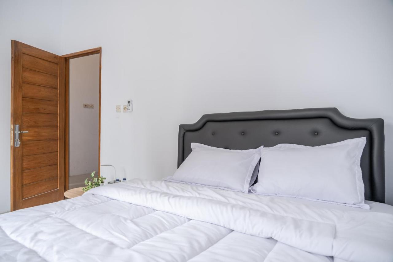 Azalia Homestay ジョグジャカルタ エクステリア 写真
