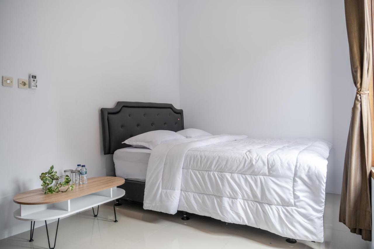 Azalia Homestay ジョグジャカルタ エクステリア 写真